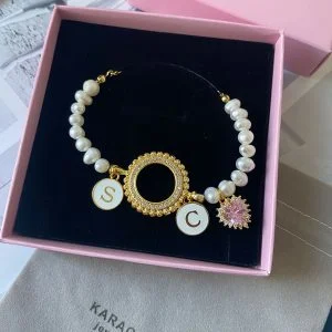 Gerçek İnci Çeyrek Uyumlu Swarovski Pembe Kalpli 2 Harfli Bileklik - Görsel 3